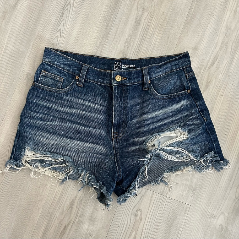 No Boundaries Women's Distressed Denim Shorts - Blue